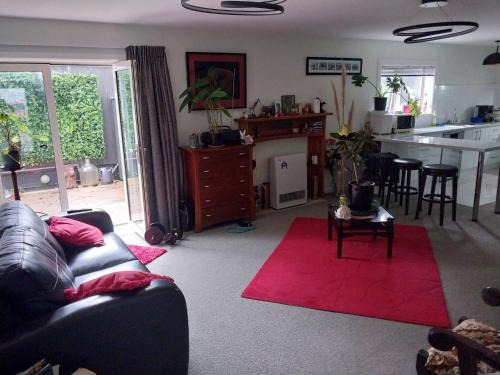 Guest Room in Wellington with Shared Facilities Flat 2 ground level