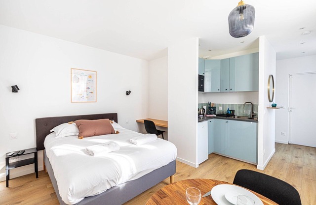 GuestReady - New studio direct line Champs-Élysées