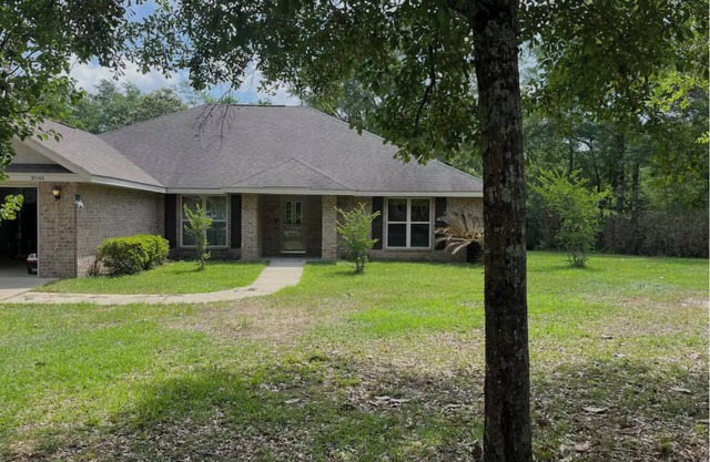 Gulf Coast Hideaway/Silverhill: Spacious 4/2 house & pool, lots of outdoor space