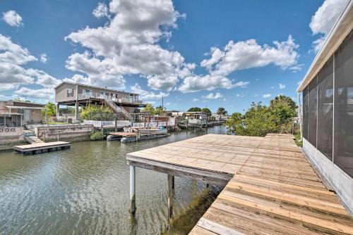 Gulf Views and Boat Dock Sunny Hudson Escape!