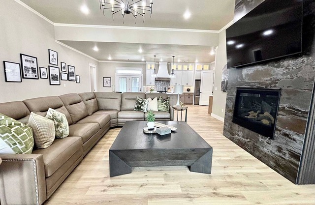 Gun's Up Getaway - 4BR/3BA - New Construction