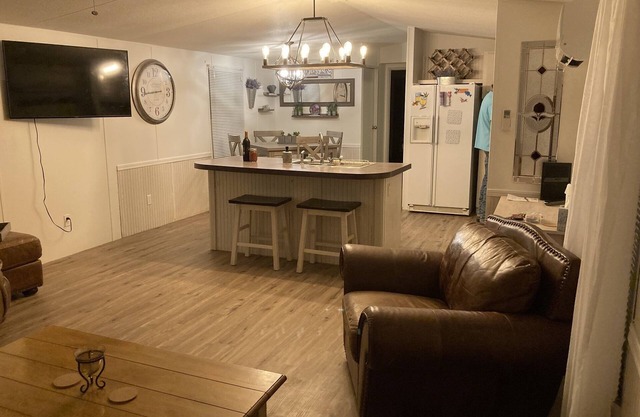 Gurley's Happy Place! Quarter mile to main entrance of the Butte. Come Play!