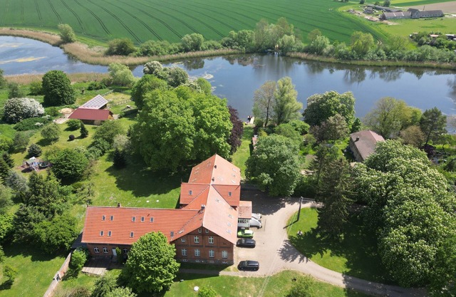 Gutshof Kämmerich - Holiday apartment "Schwalbennest"