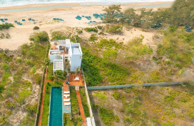 Hồ Lân Retreat - Beachfront Villa 4BRS with Private Pool