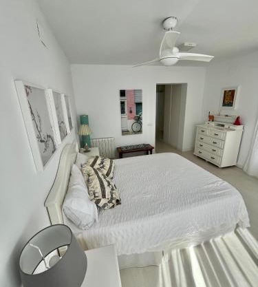 Habitación independiente, luminosa y perfecta para dos o una persona.
