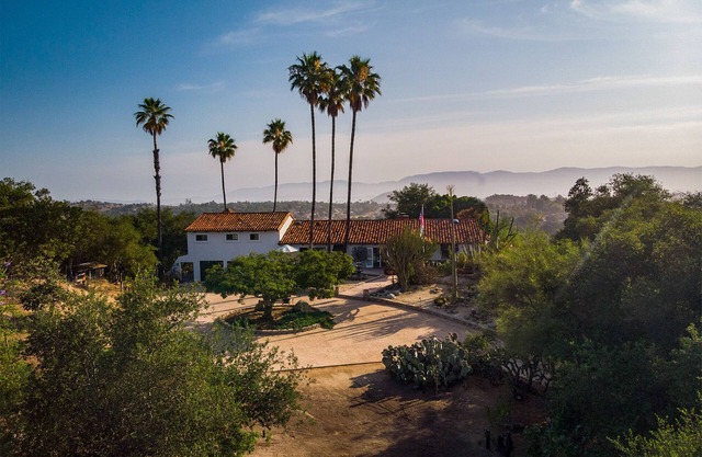 Hacienda 6 Palms Olive Ranch - Private 1 Bedroom Apartment on Mountain Top!
