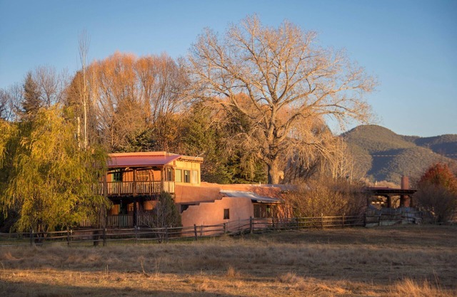Hacienda Encantada Near Town w/Mountain Views and Private Setting Hot Tub