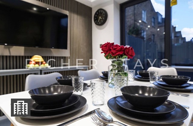 Hackney Suites - Double En-suite Room (G3)
