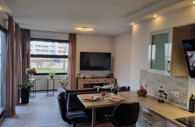 "Hafenperle" vacation apartment right on the water in the heart of Bad Zwischenahn