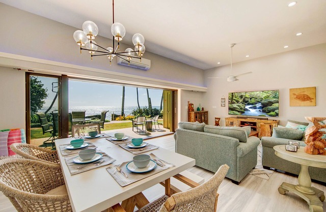 Hale Awa'puhi 1-C Oceanfront Luxury 2 BR w/AC and Private Beach Access