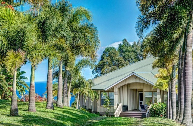 Hale Luana: Private Home on 2.5 Acres w/Ocean Views, Hot Tub, & 600 sq ft Lanai