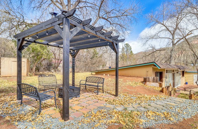 Half-Mi to Jemez Hot Springs: Cozy Cabin Getaway!