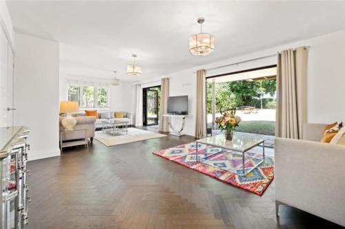 Hampshire gated home in exclusive location