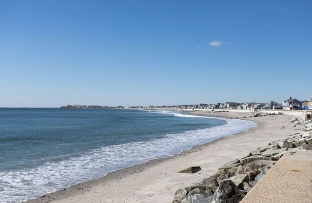 Hampton North Beach Condo steps from beach