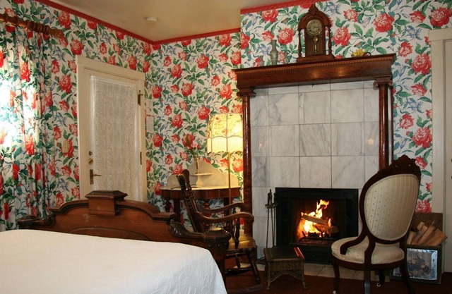 Handicap access/fireplace/1870 matching marbletop KINGBED set/clawfoot tub