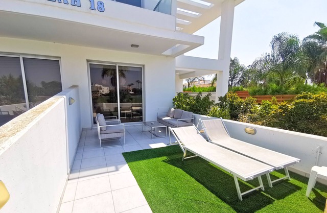 Happy Day Dreamer Apartments - Coral Beach Suite