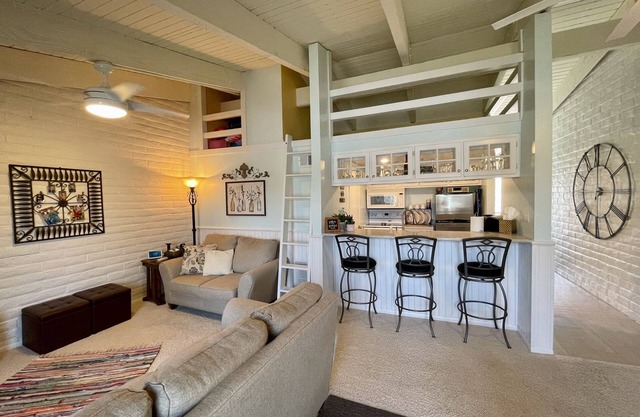 *HARBOR VIEW* COZY 1 BEDROOM CONDO WITH LOFT INDOOR/OUTDOOR POOL/HOTUB