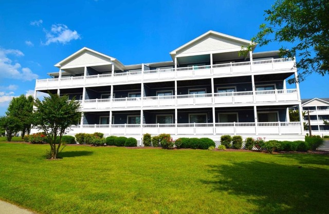 Harbour Club G7 condo