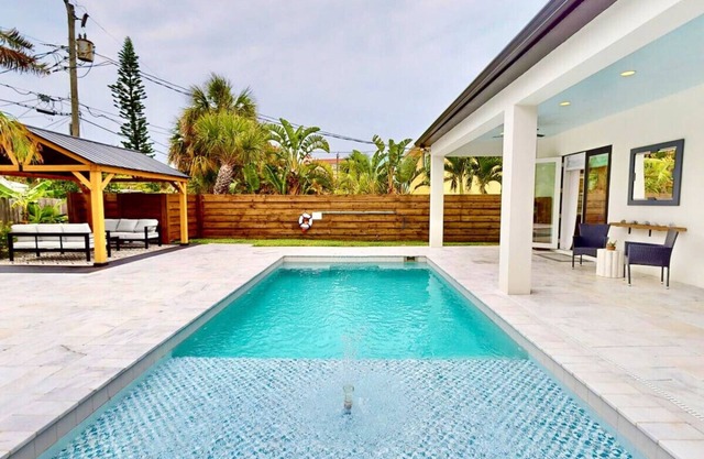 HARDING HAVEN Spacious pool home 1 block to the beach, walk to Cocoa Beach Pier!