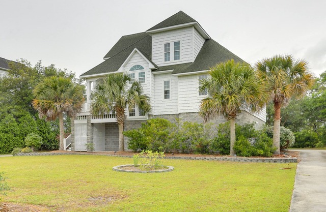 Harkers Island Vacation Rental with Pool Table!