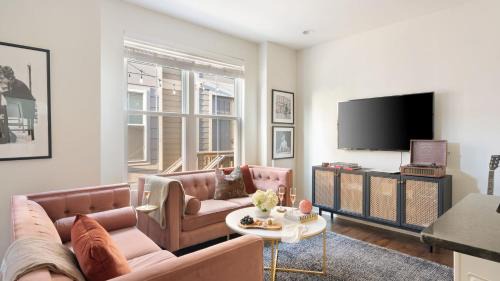 Hart Suite Buyout 8 by AvantStay Two Nashville Town Houses w Stunning Amenities Design