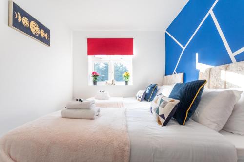 Hatfield Haven - Modern 2-Bed Retreat near Uni, Business Park & City Center, FREE Parking, Big savings on Longer Stays
