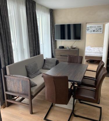 Haus Lothringen, TOP 8