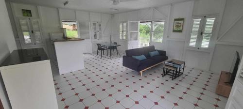 Haut de villa 1chambre climatisée à 3min de l'habitation Clément