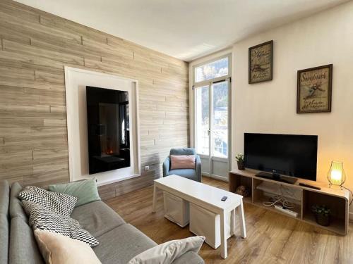 Haut du village, T2 + alcôve 5p.