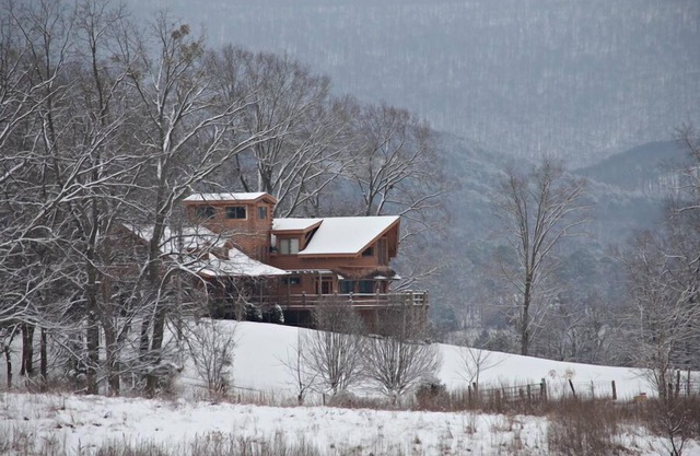 Have a Hallmark Christmas! Decorated w/Incredible views! Great for all ages!