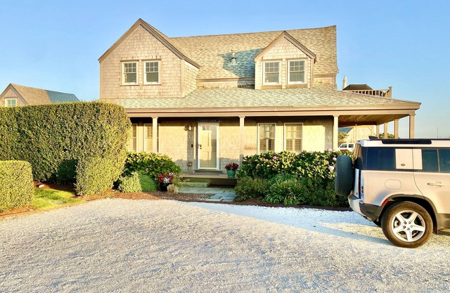 Have it all! The perfect Nantucket getaway for stunning ocean views and beaches!