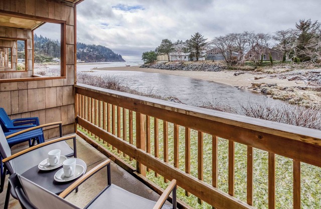 Hawk Creek and Beach-View Condo Puts You Near Café, Steps from Neskowin Beach!