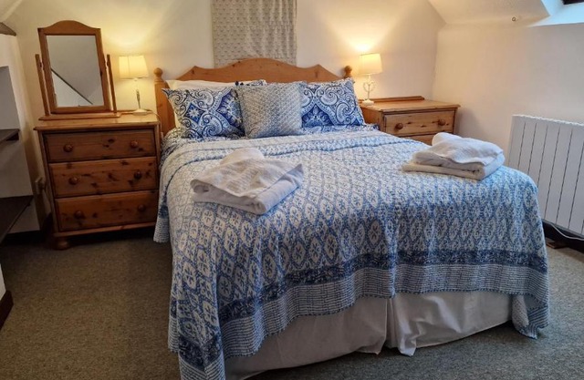 Hayloft Cottage - Dog Friendly With Private Garden