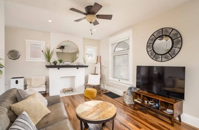 Heart of Columbus- Private Parking & Yard