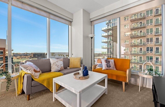 Heart of Downtown | 2Bed 2Bath | Free Parking | AC