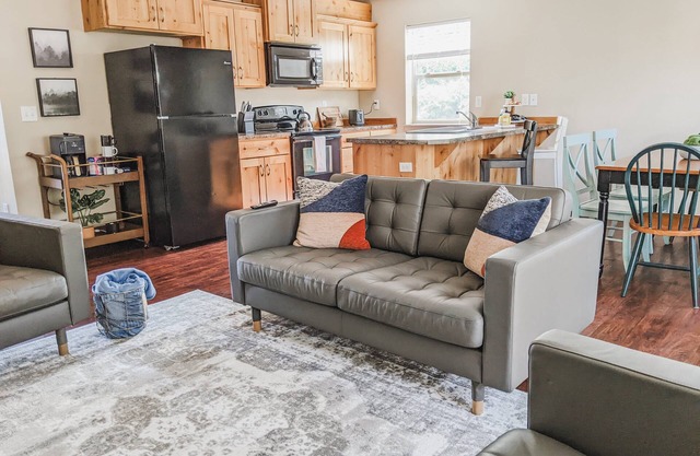Heart of Philomath comfortable modern house 10 minutes to OSU