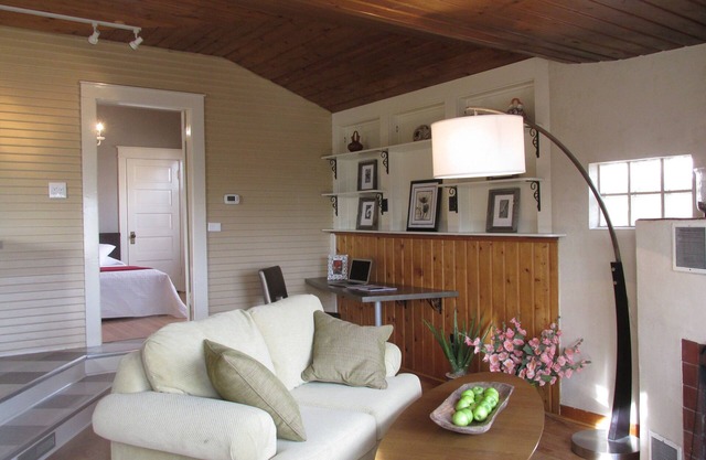 Heart of the action, Nob Hill fun, with the privacy you desire.