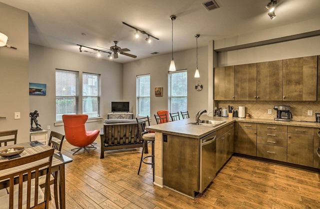 Heart of the Brooklyn Arts District: Urban Gem!