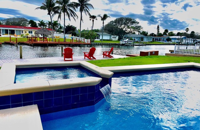 Heated Pool and Spa-3B/2B Waterfront on Canal close to the Beach