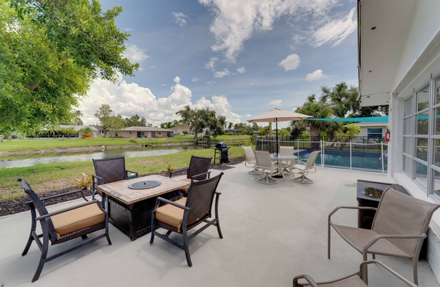 Heated Pool: Canal-front Rotonda West Retreat