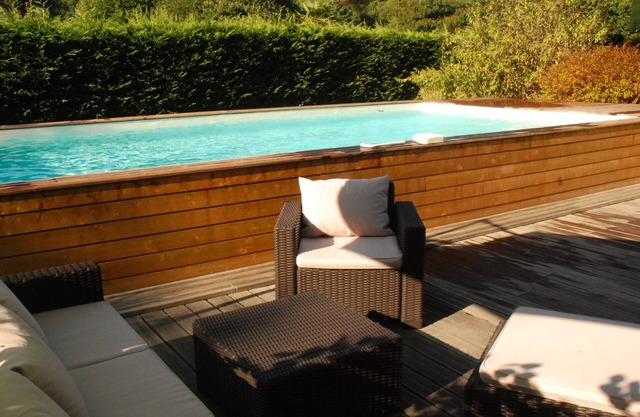 Heated pool, sauna, pond, forest 10 'from the ocean