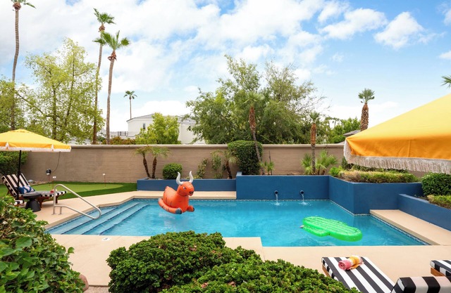 Heated Pool. Spacious Home w Lake Views. Sleeps 16 with tons of entertainment!