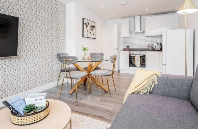 Heliodoor Apartments Milton Keynes 2-Bedroom Flat