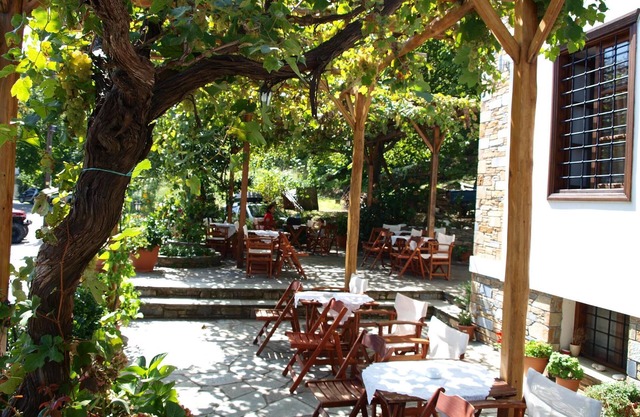 Heliodora Deluxe Triple Room 6