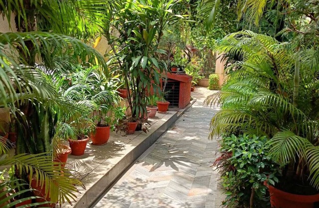 Heritage Home in Connaught Place, near Barakhamba Road. Pet friendly