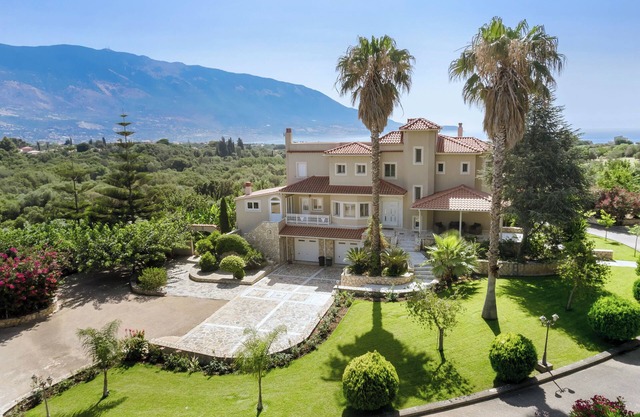 Hidden Gem Estate Kefalonia-Sleeps10| Luxury villa pool sea & mountain views