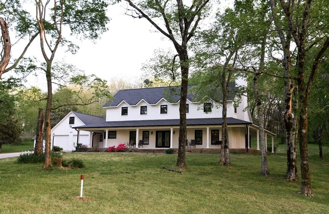 Hidden gem nestled along the Arkansas River, wraparound porch and plenty of room