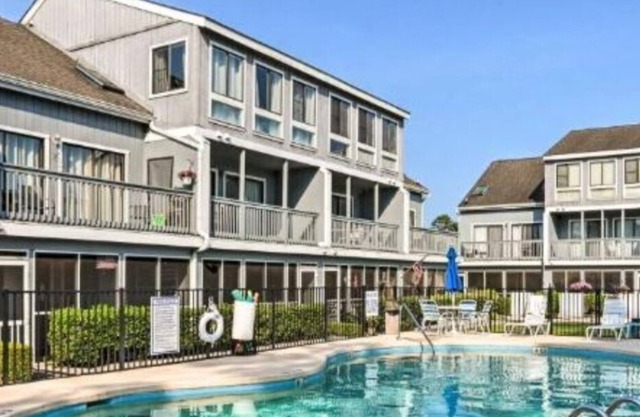 Hide-a-way in orange beach nPool, walking to restaurants, bay accessn