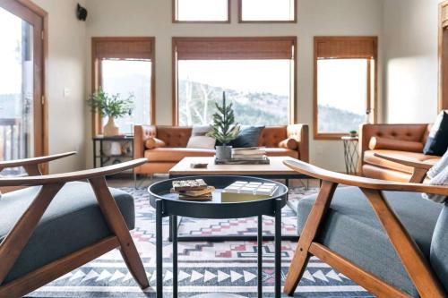 Hide-A-Way. Private Hot Tub Pets Welcome.