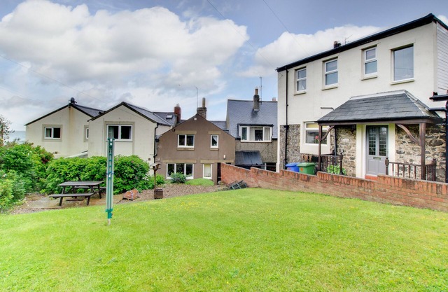 Hideaway Cottage - Three Bedroom House, Sleeps 6